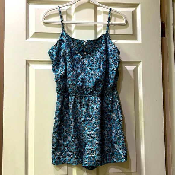 Love Reign Women’s Medium Turquoise & Black Romper w Pockets - Picture 1 of 14